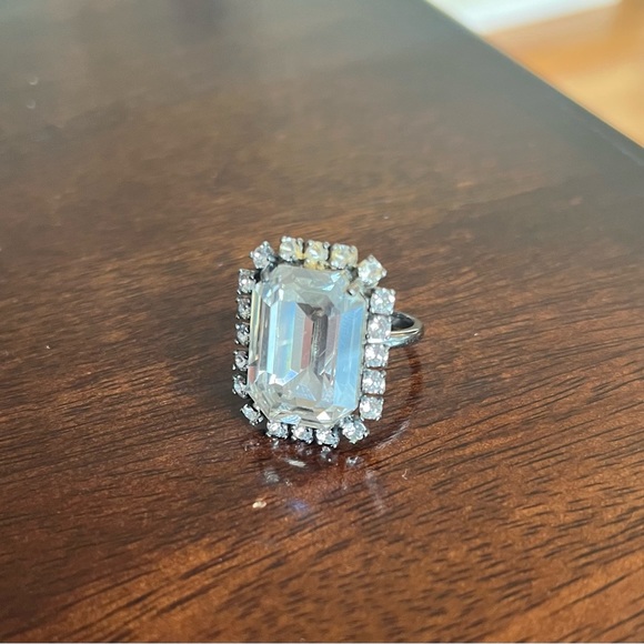 Swarovski Cocktail Ring - Picture 2 of 9